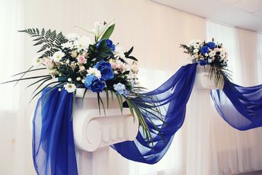 Blue wedding floral decor