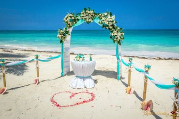 Beach blue wedding ceremony decor