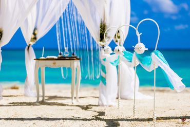 Beach blue wedding ceremony decor