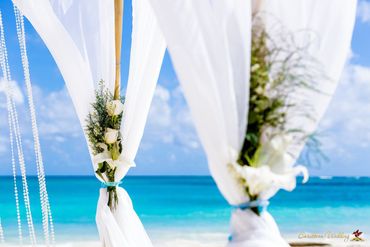 Beach wedding floral decor