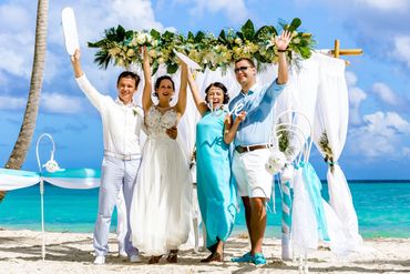 Beach blue wedding ceremony decor