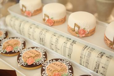 Themed brown wedding cupcakes