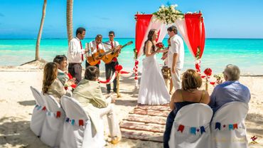 Overseas red real weddings