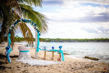 Beach blue wedding ceremony decor