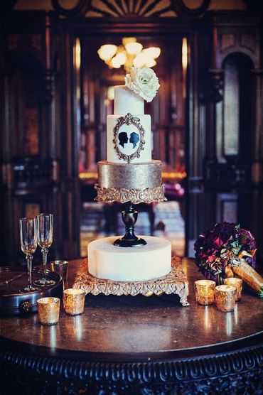 English gold wedding cakes