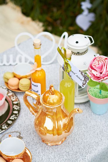 Themed yellow photo session decor
