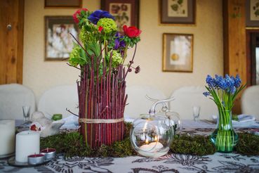 Rustic spring wedding floral decor