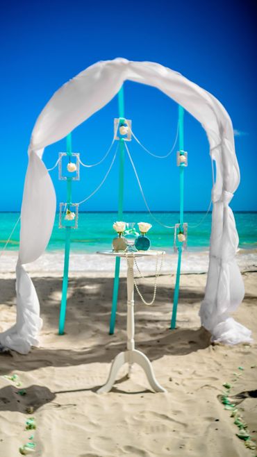 Beach blue wedding ceremony decor