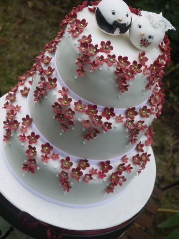 Themed white wedding cakes
