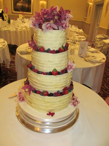 Fruit white wedding cakes