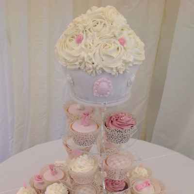 White wedding cupcakes