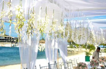 Summer wedding floral decor