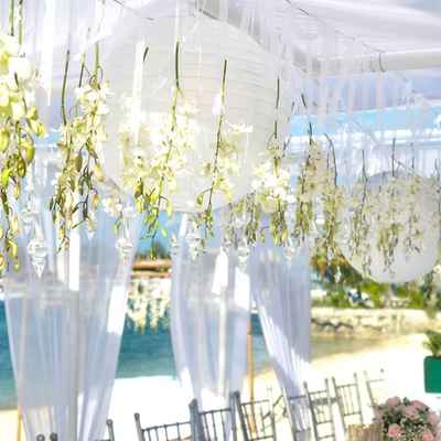 Summer wedding floral decor