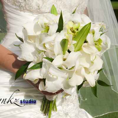 White lilly wedding bouquet