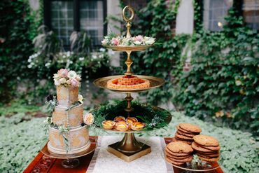 Ivory wedding cupcakes