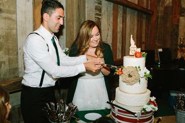 Rustic ivory wedding cakes
