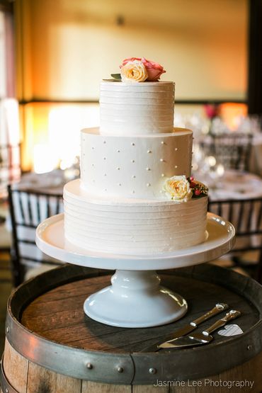 White wedding cakes White wedding cakes