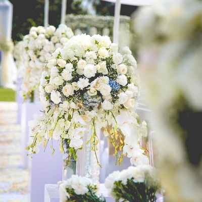 Outdoor ivory wedding floral decor