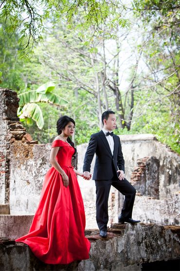 Outdoor red long wedding dresses