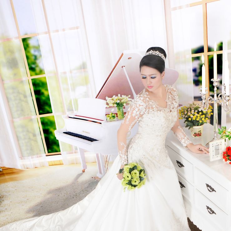 model by Cyntia, new design wedding gown
