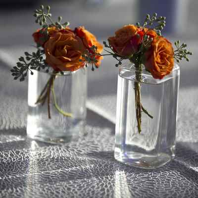 Overseas orange wedding floral decor
