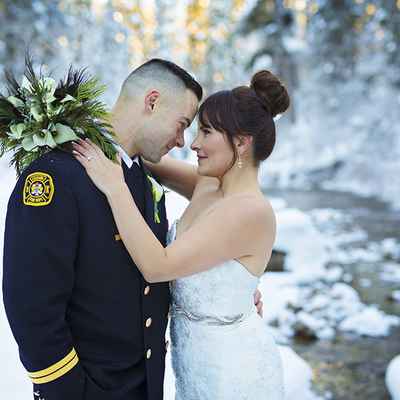 Outdoor winter wedding photo session ideas
