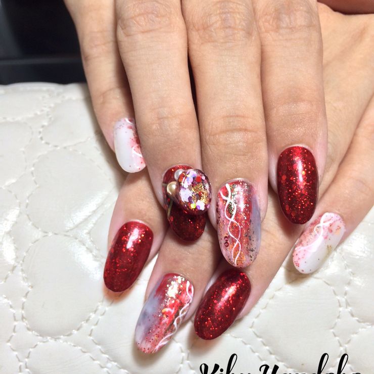 Red Vintage Engagement Nails for Ines