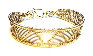 Gold bracelets, earrings, necklaces & other jewellery